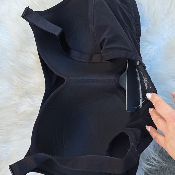 Torrid Black Wireless Wicking Sports Bra 44D NWT Active - Picture 9 of 11